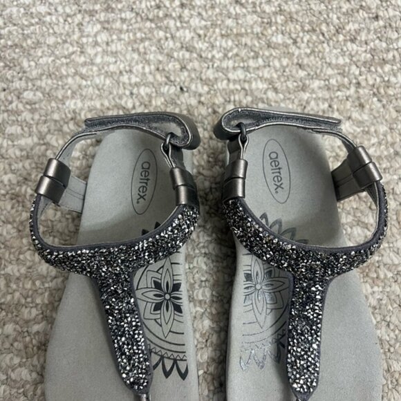 Aetrex® Lindsey Embellished Arch Support Memory Foam Sandal silver gray size 5 - Picture 10 of 11